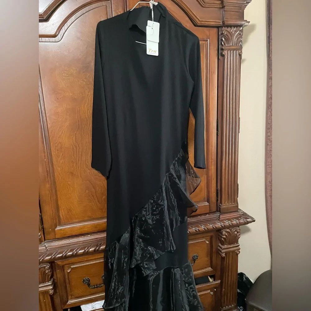 Dress - Picture 2 of 2